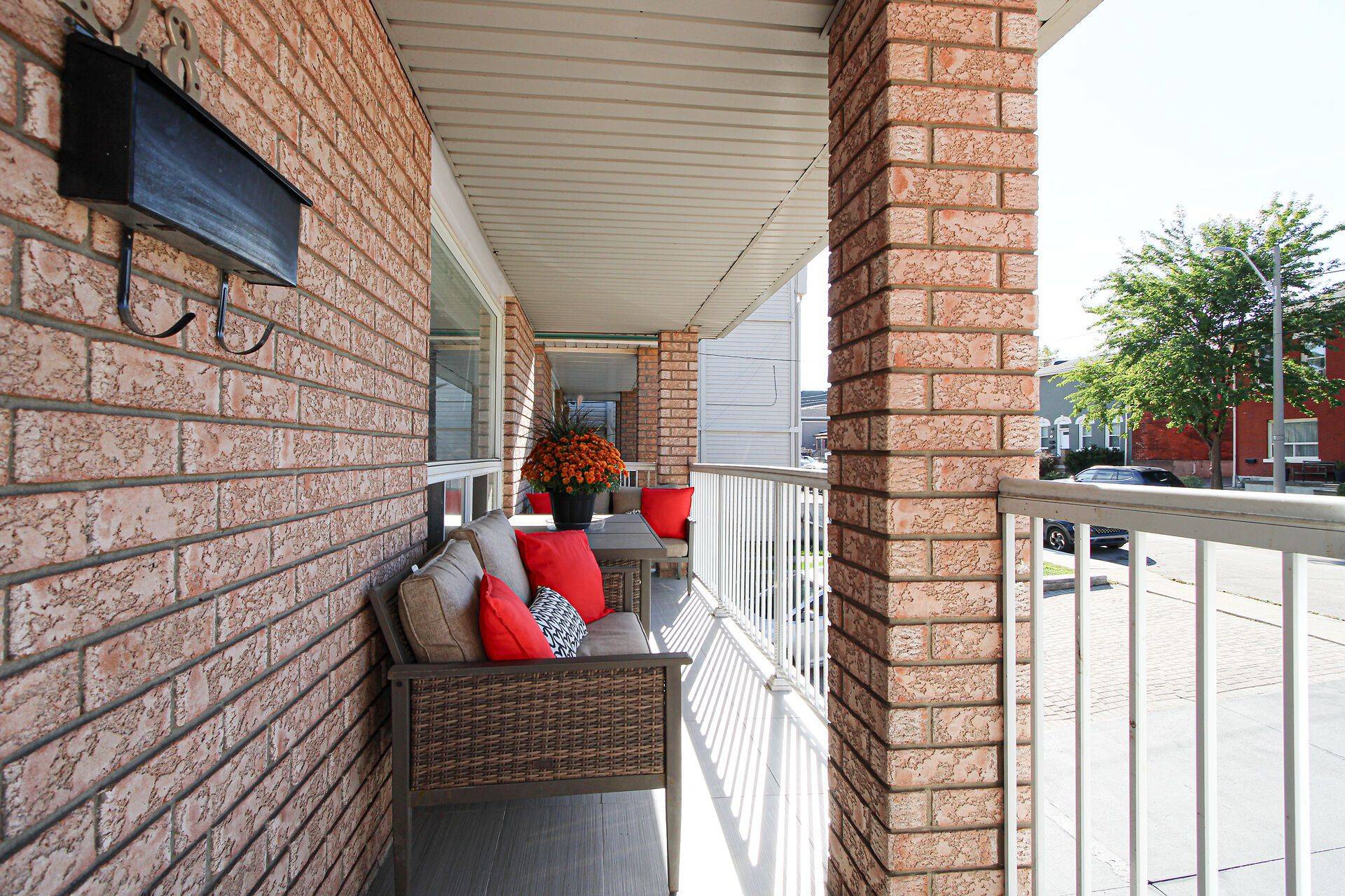 Hamilton, ON L8L 5A2,128 Cathcart ST