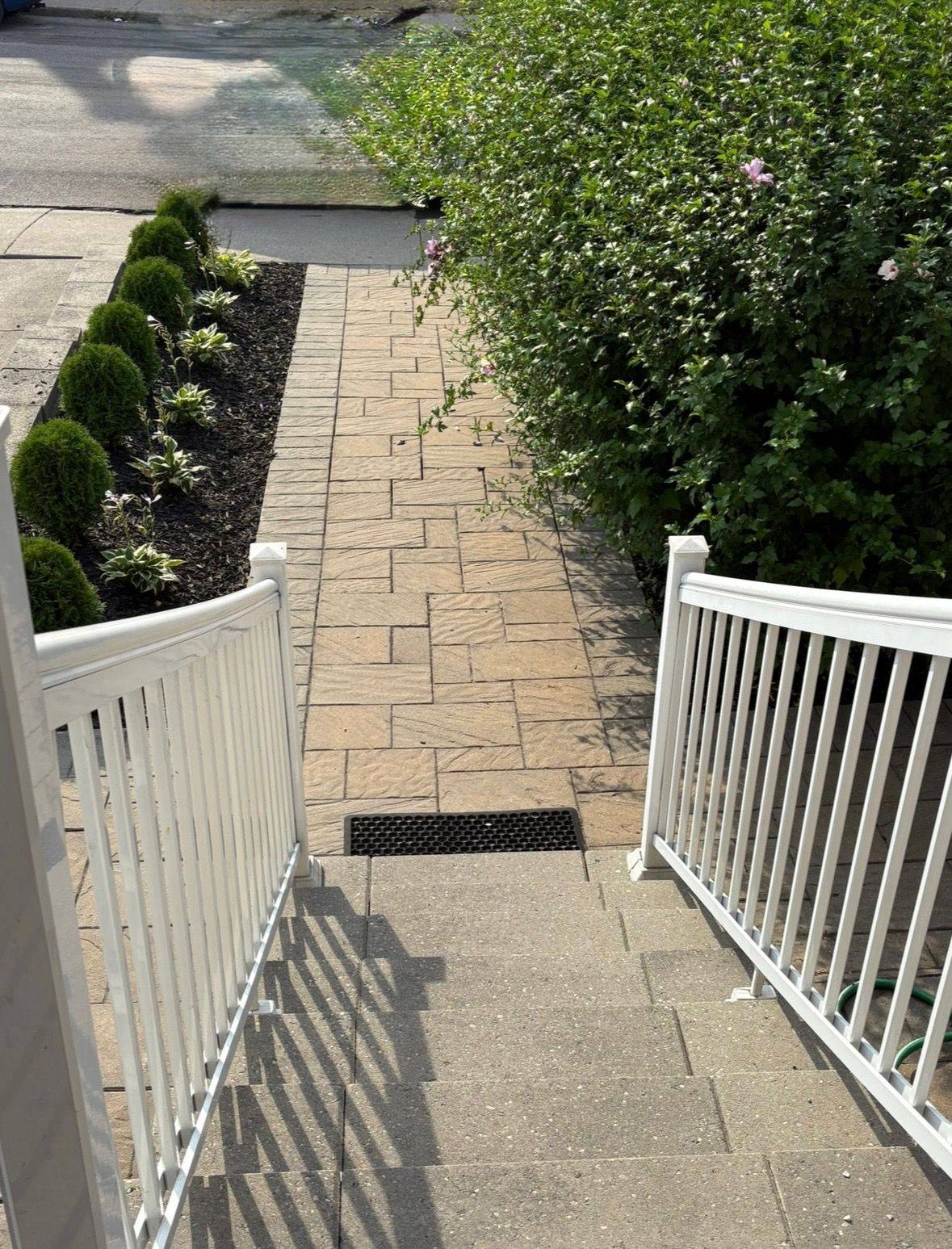 Hamilton, ON L8L 5A2,128 Cathcart ST