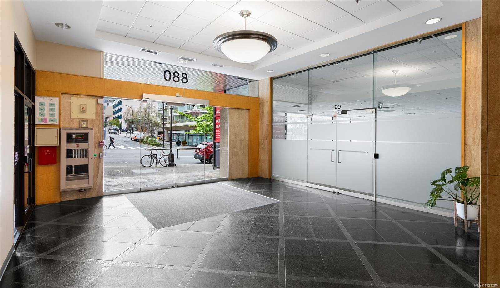 Victoria, BC V8W 2E1,850 Douglas St