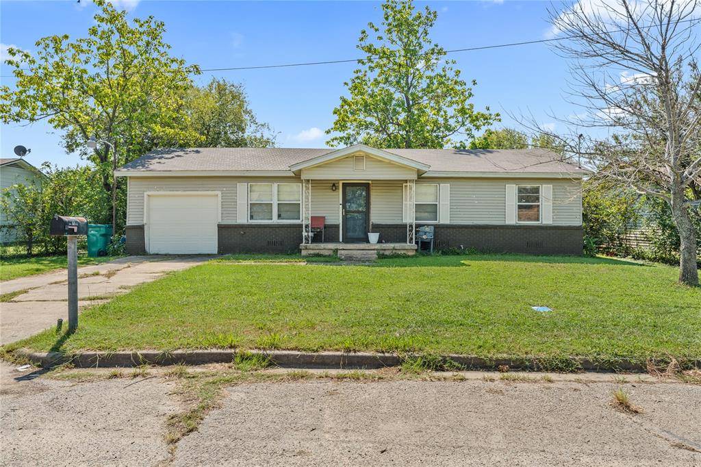 Lacy Lakeview, TX 76705,305 Avenue I