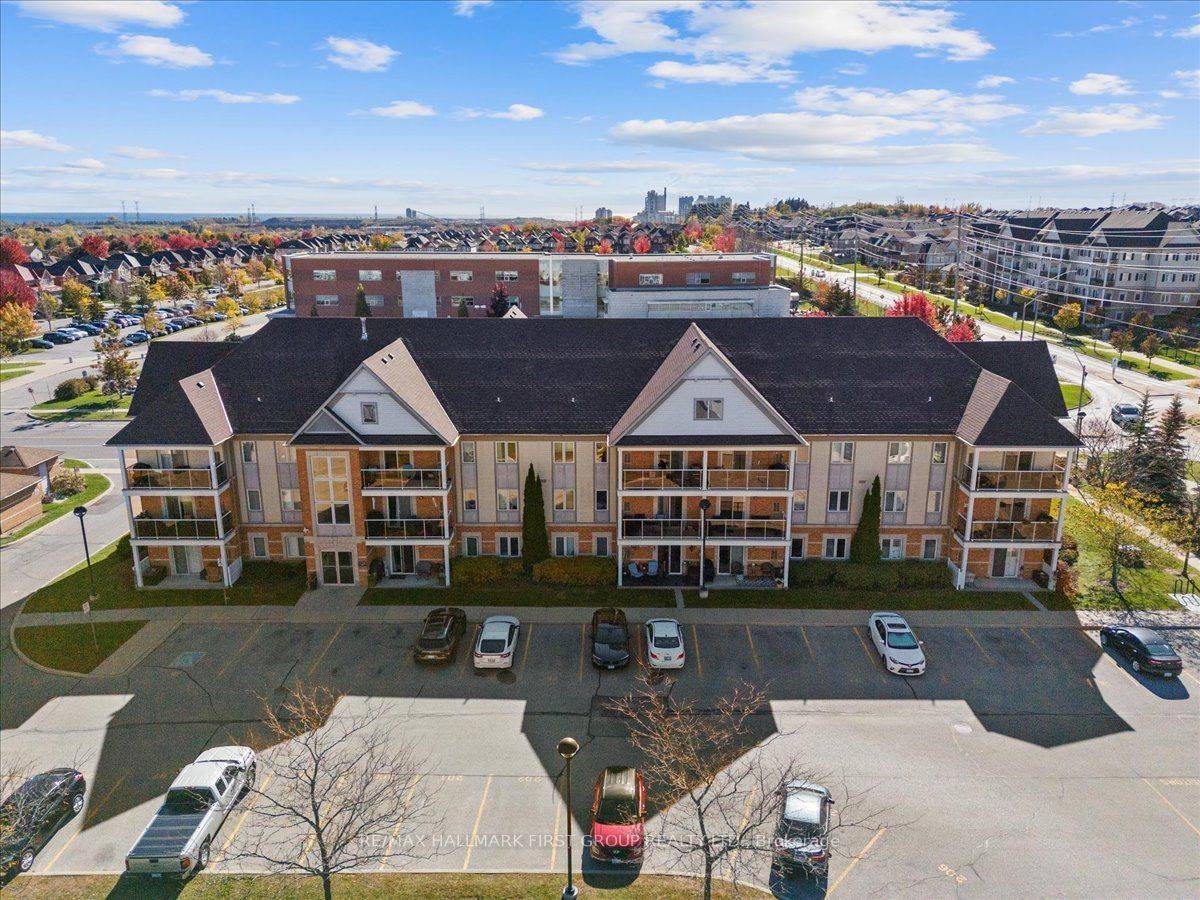 Clarington, ON L1C 0H1,132 Aspen Springs DR #204