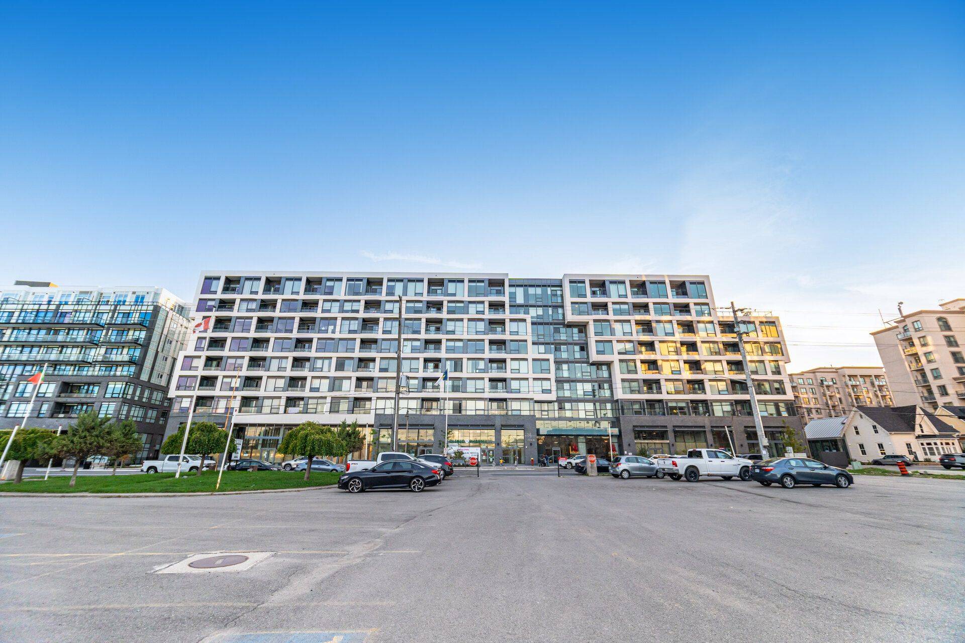 Oakville, ON L6M 5P6,2450 Old Bronte RD #351