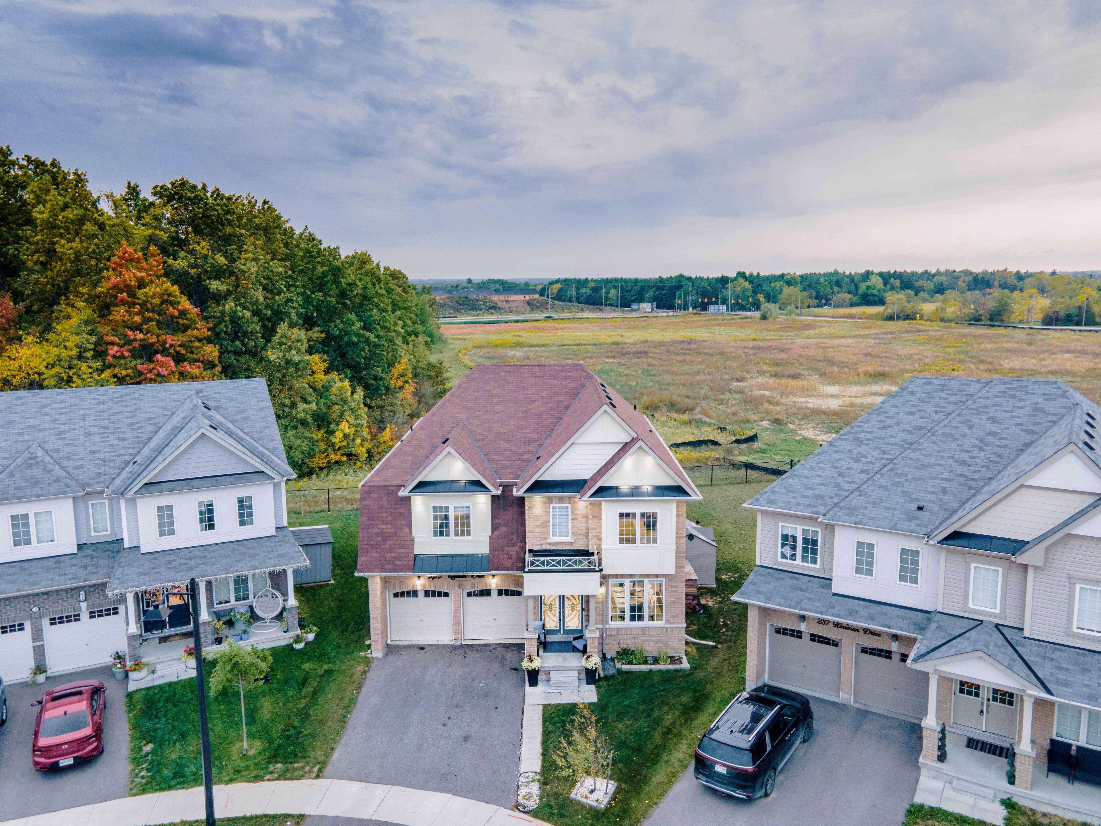 Hamilton, ON L0R 1C0,233 Kinsman DR