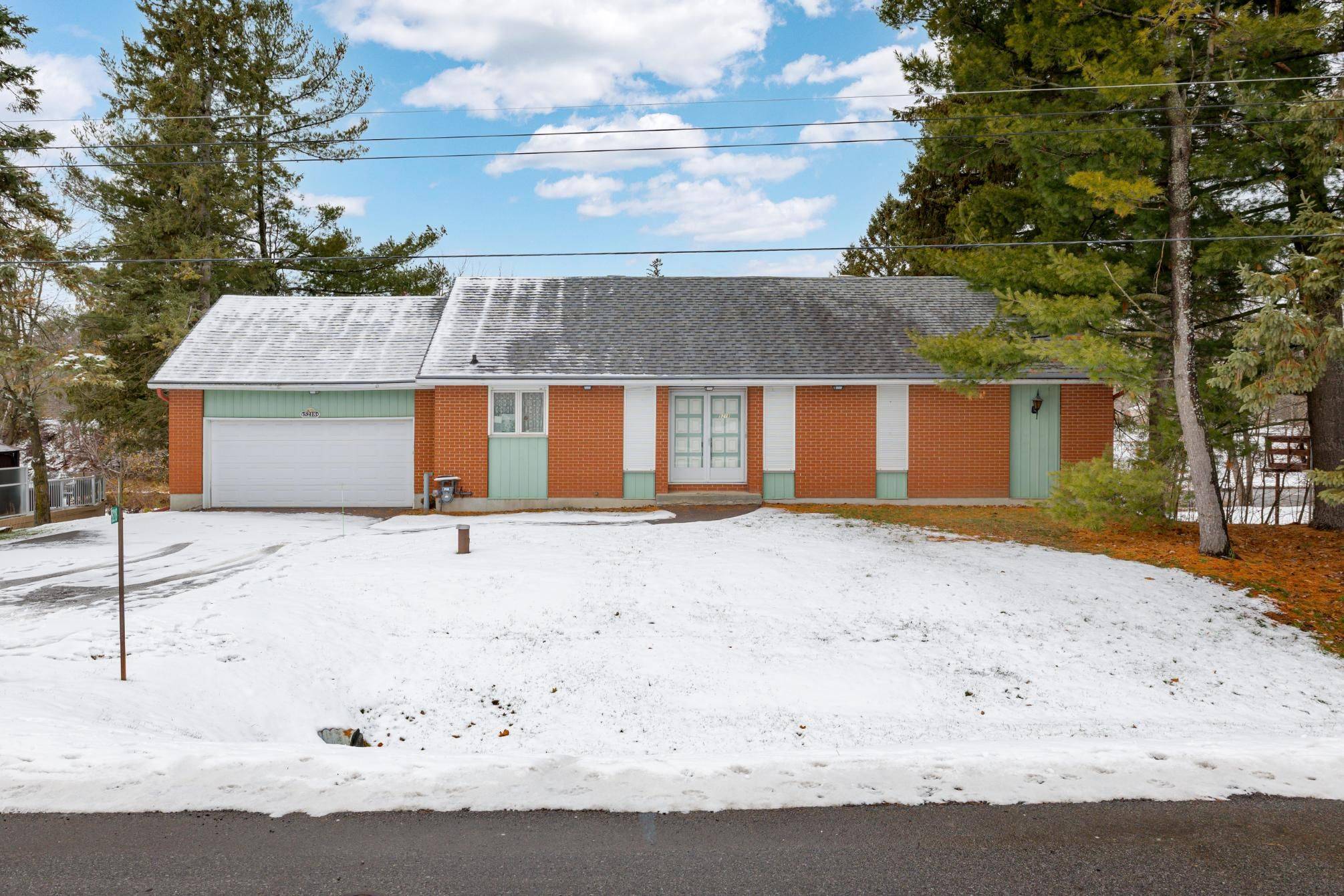 Manotick - Kars - Rideau Twp And Area, ON K4M 1G2,5218 Mclean CRES