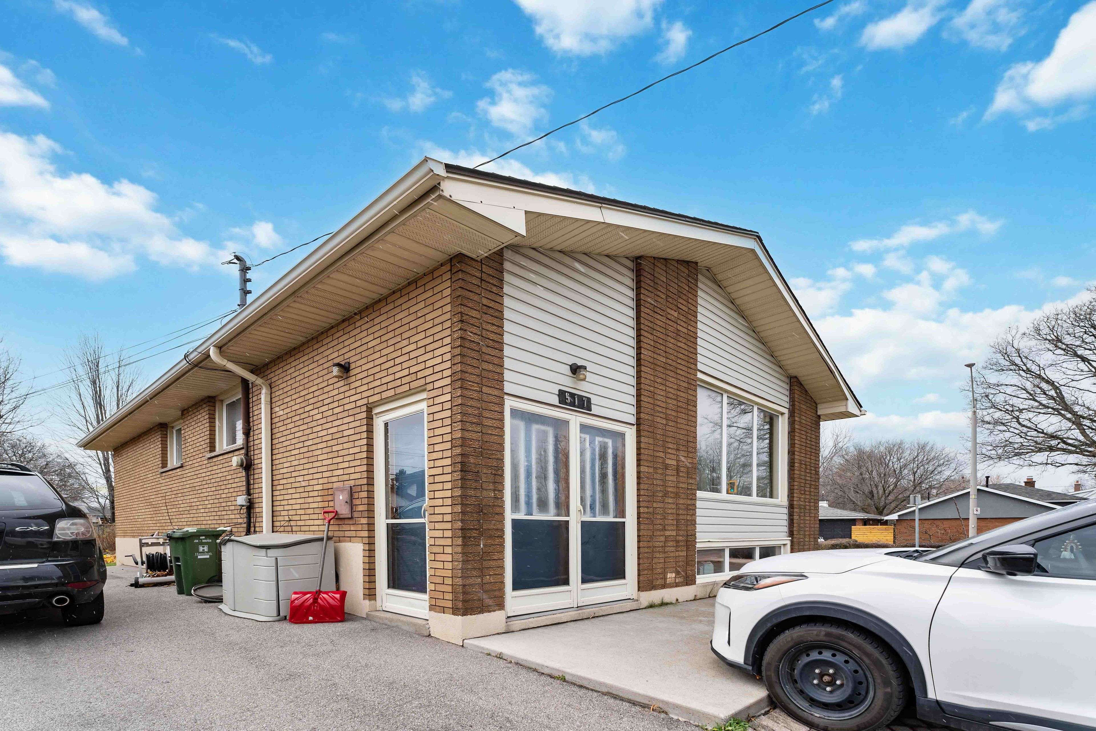 Hamilton, ON L9C 1X3,517 Mohawk RD W #Main