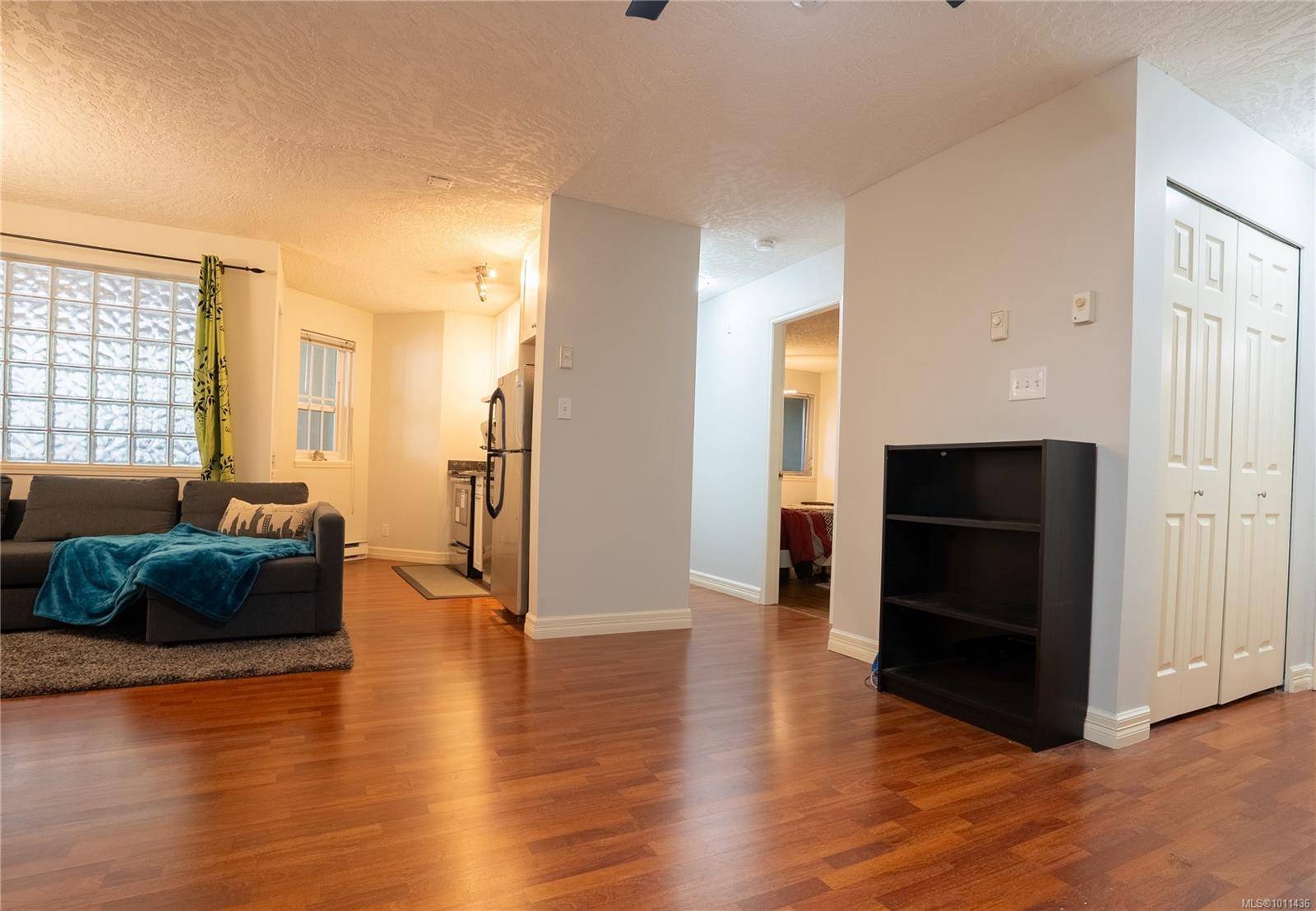 Victoria, BC V8T 3M9,2710 Grosvenor Rd #101