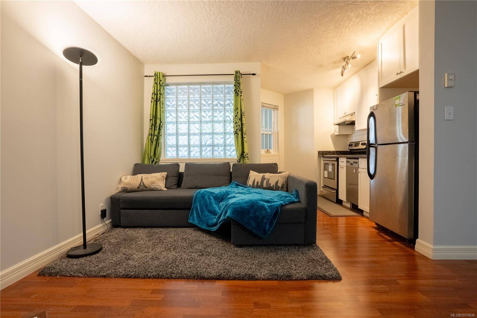 Victoria, BC V8T 3M9,2710 Grosvenor Rd #101