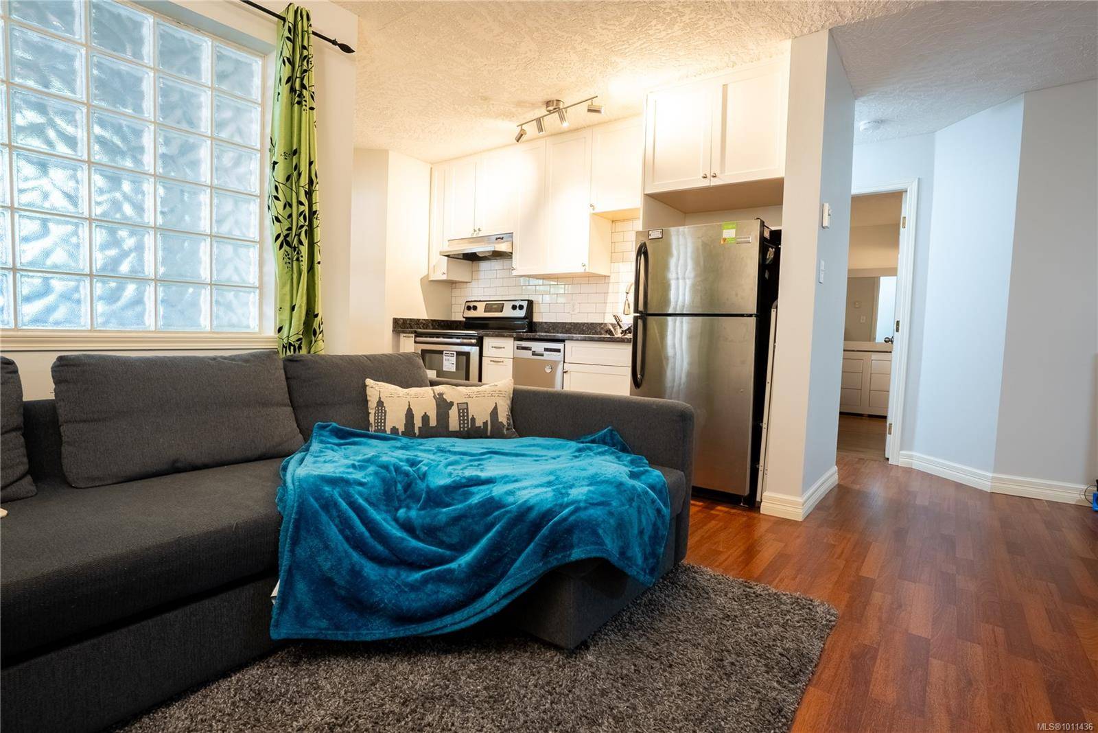 Victoria, BC V8T 3M9,2710 Grosvenor Rd #101