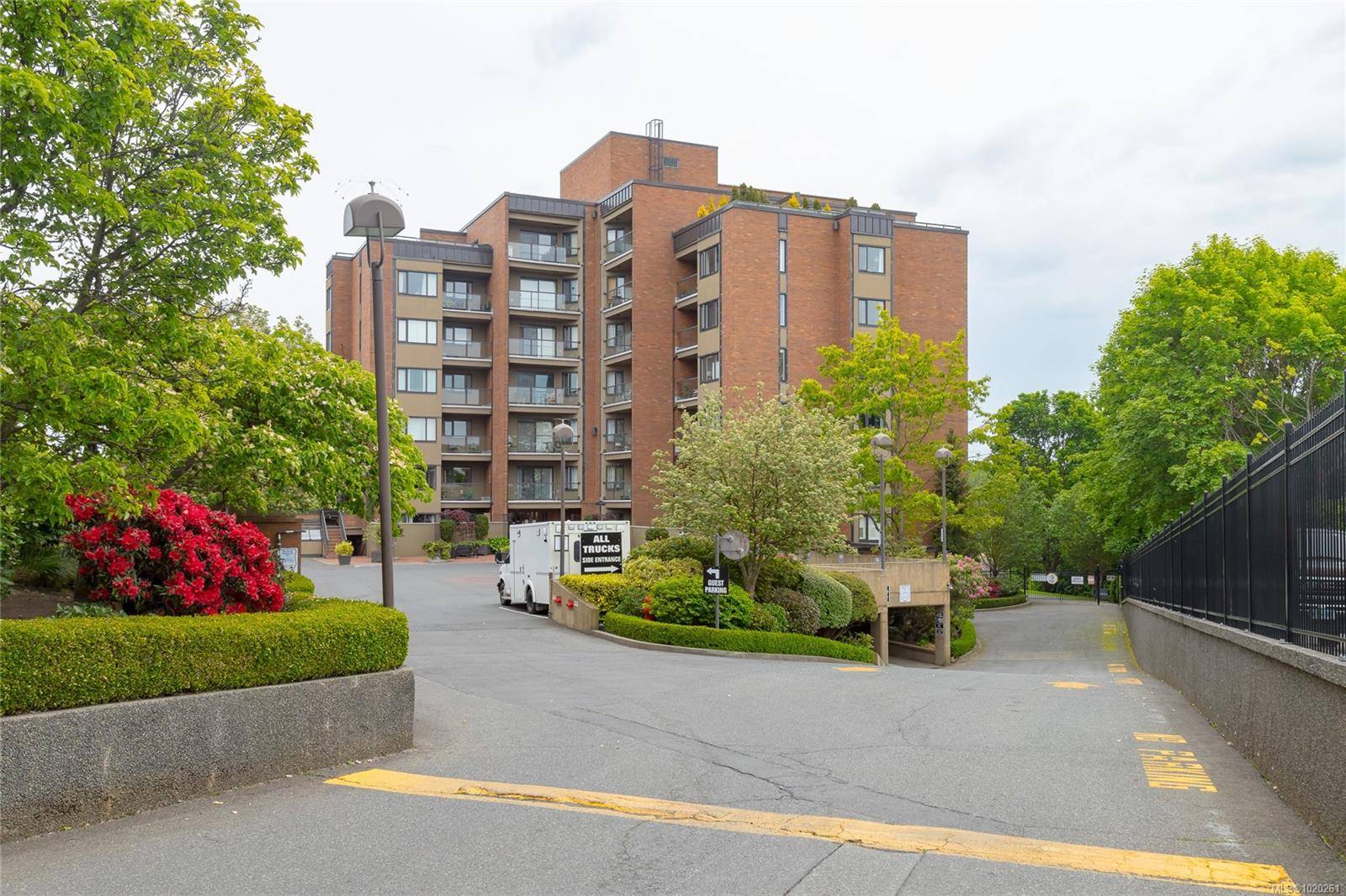 Victoria, BC V9A 6Z2,103 Gorge Rd E #305