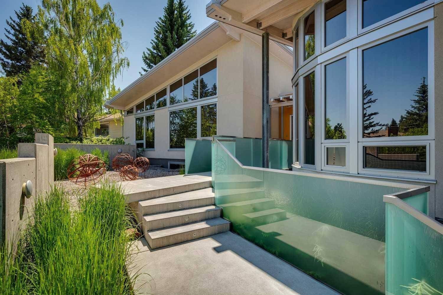 Calgary, AB T2S 1N2,1011 Elizabeth RD SW