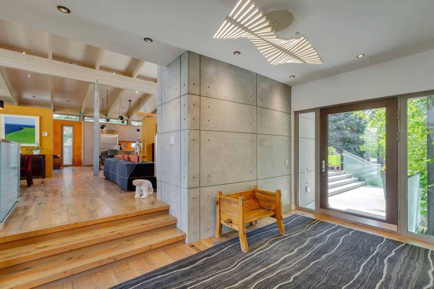 Calgary, AB T2S 1N2,1011 Elizabeth RD SW