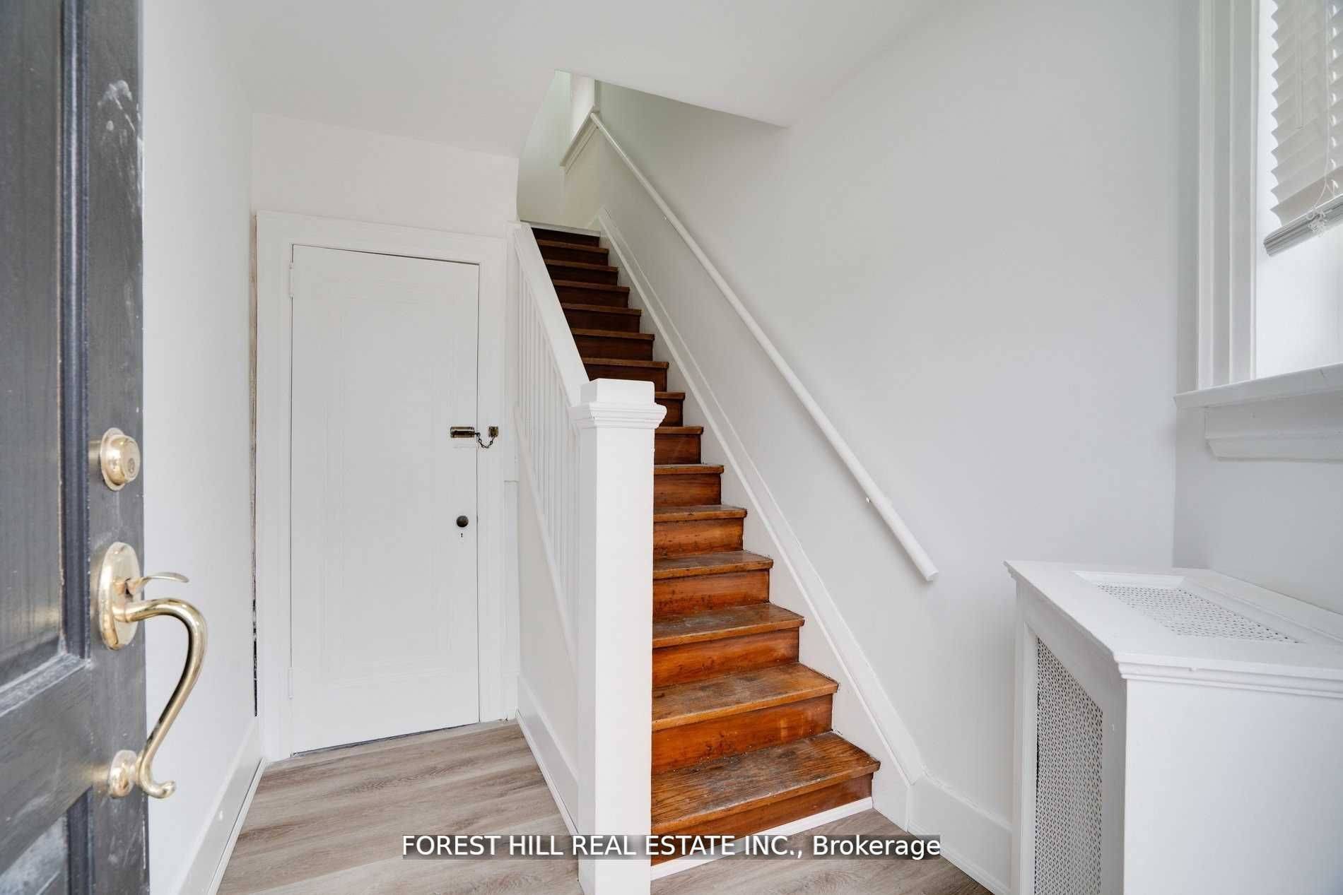 Toronto C02, ON M4V 1E8,8 Poplar Plains CRES #Upper