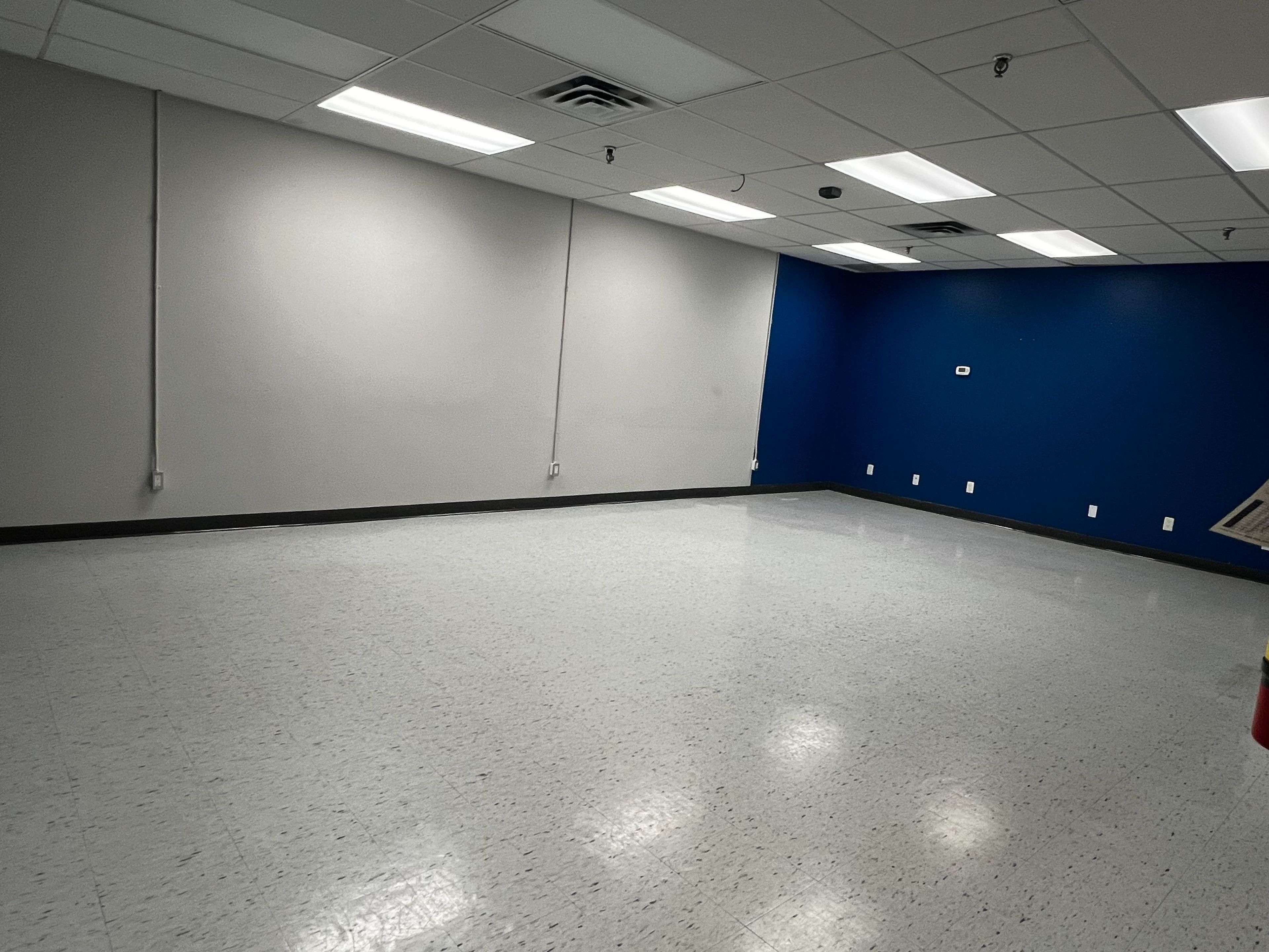 Toronto W05, ON M3J 2W9,300 Steeprock DR #1