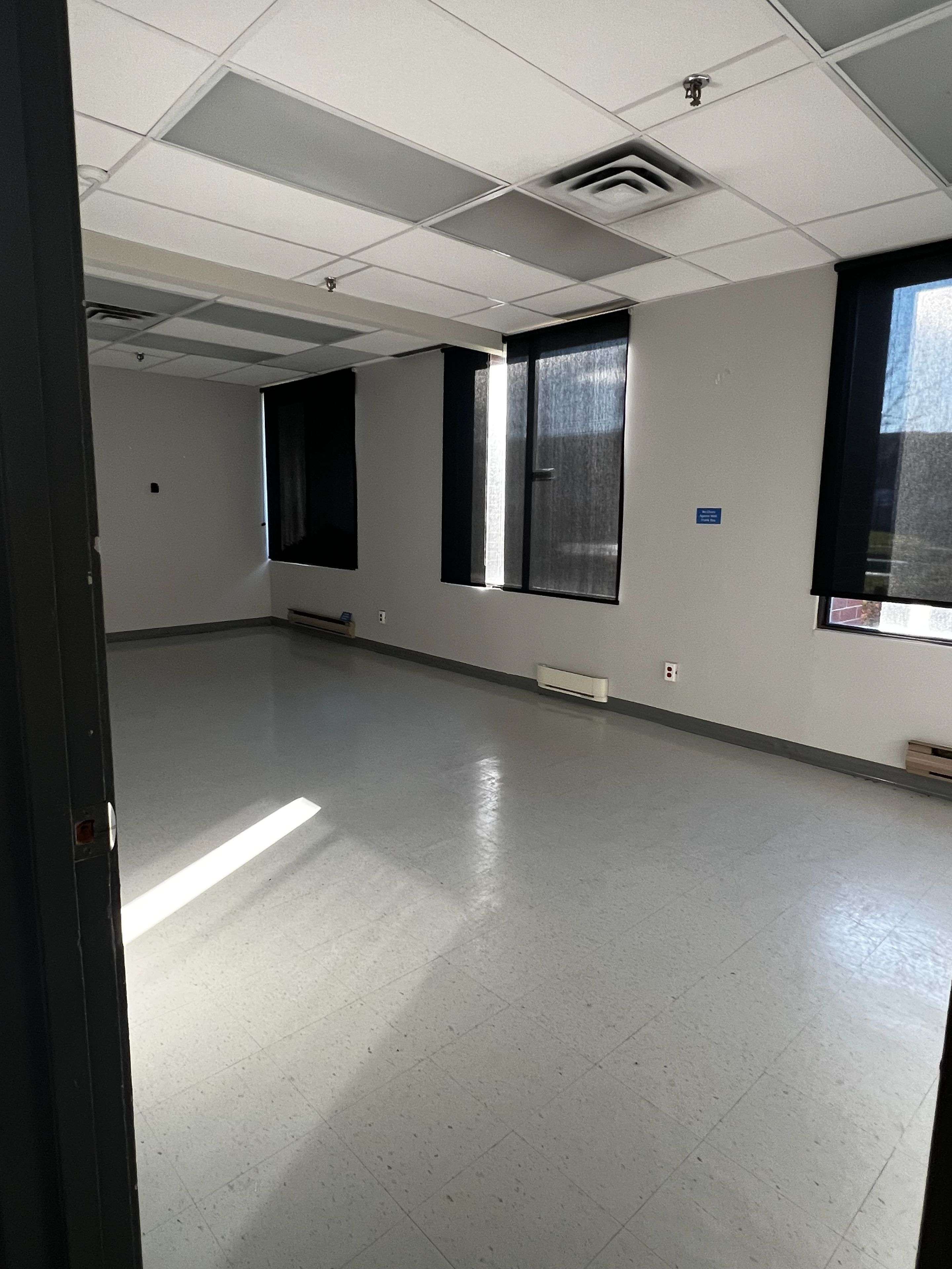 Toronto W05, ON M3J 2W9,300 Steeprock DR #1