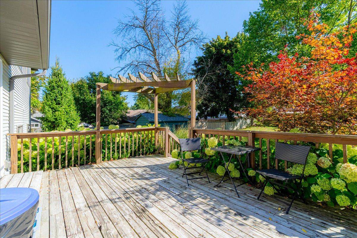 Norwich, ON N0J 1R0,71 North ST W