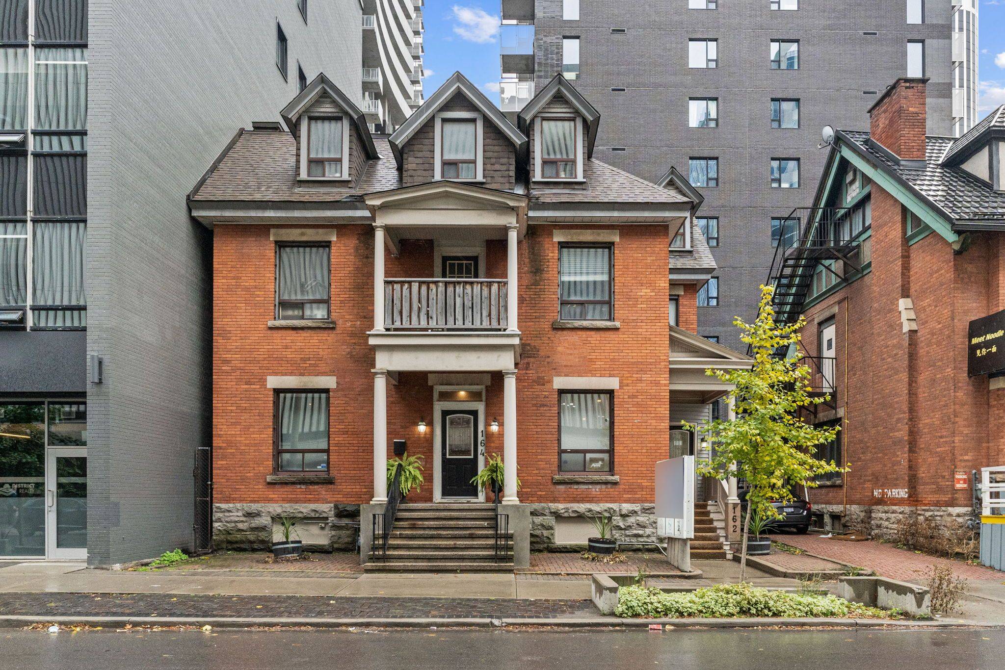 Ottawa Centre, ON K2P 1P2,162-164 Metcalfe ST #3