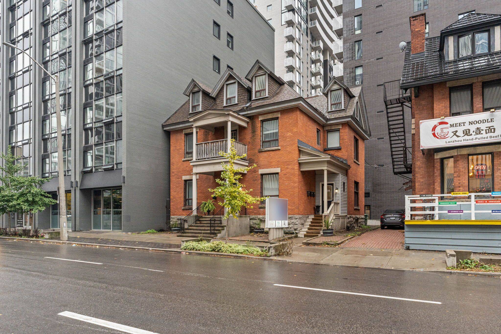 Ottawa Centre, ON K2P 1P2,162-164 Metcalfe ST #3