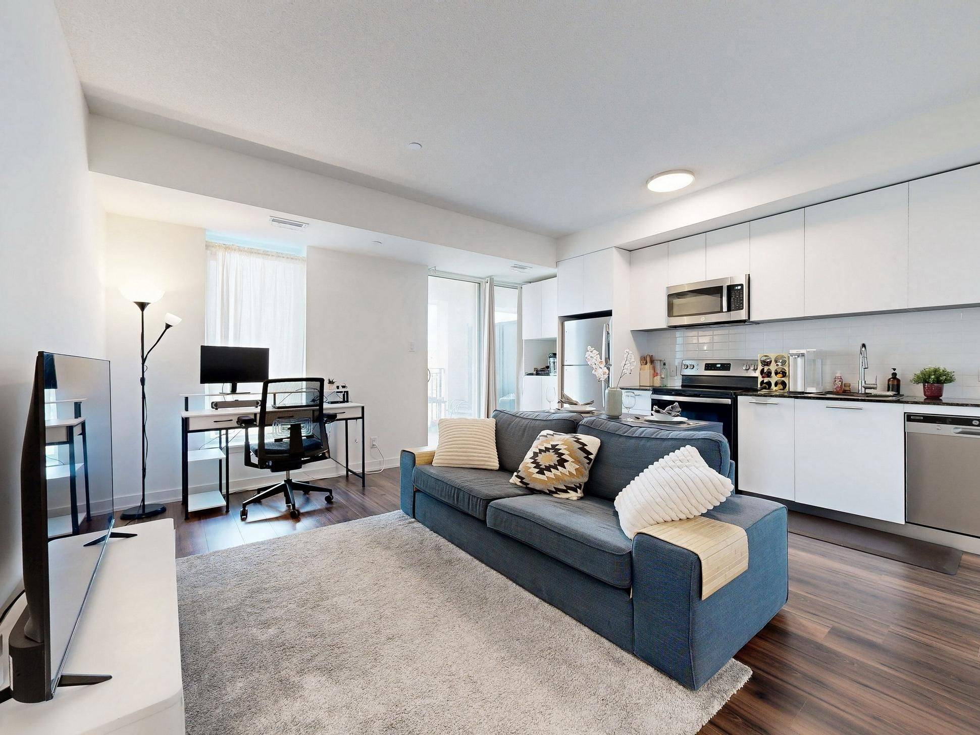 Markham, ON L6C 3L8,101 Cathedral High ST #337