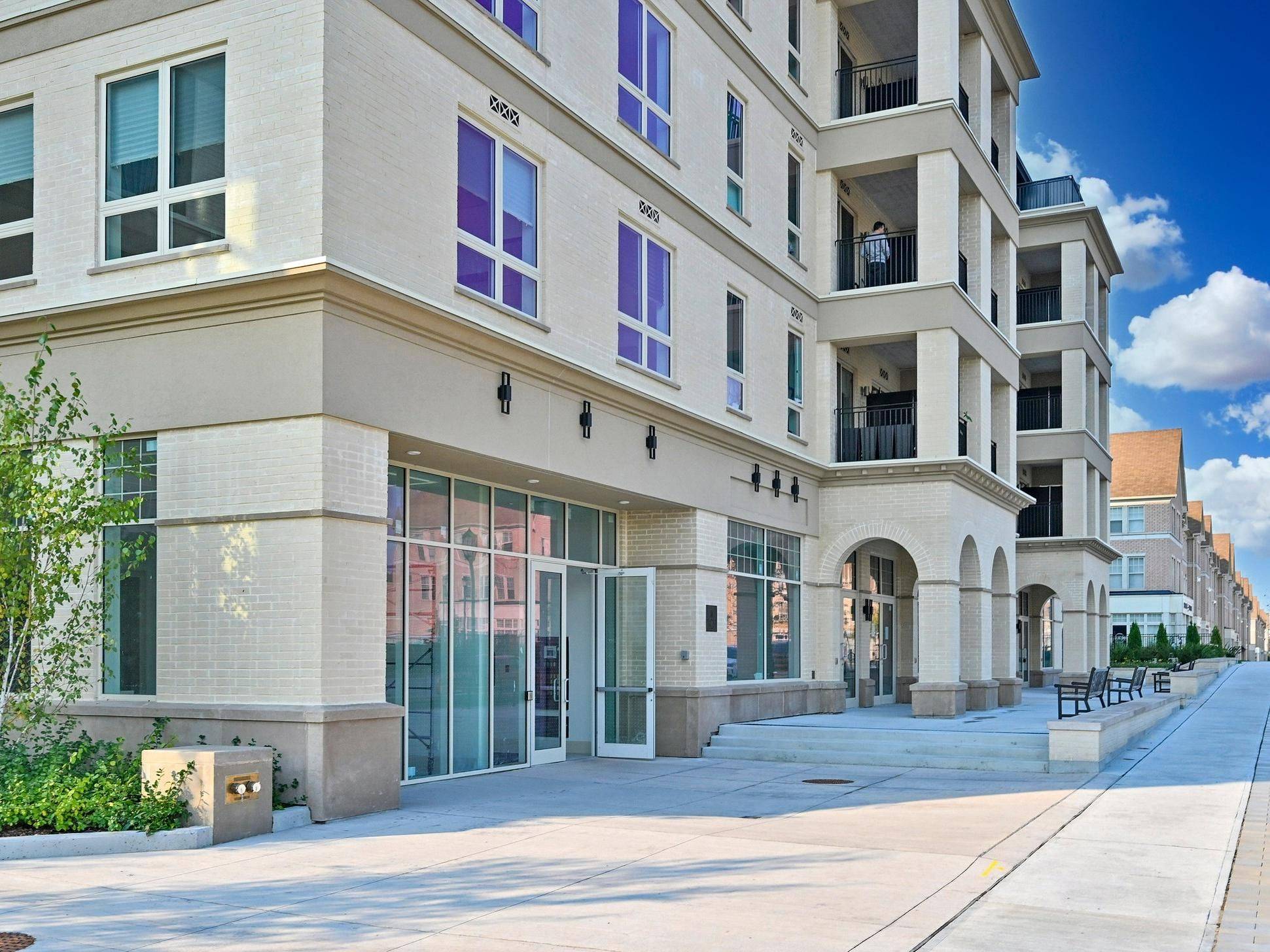 Markham, ON L6C 3L8,101 Cathedral High ST #337