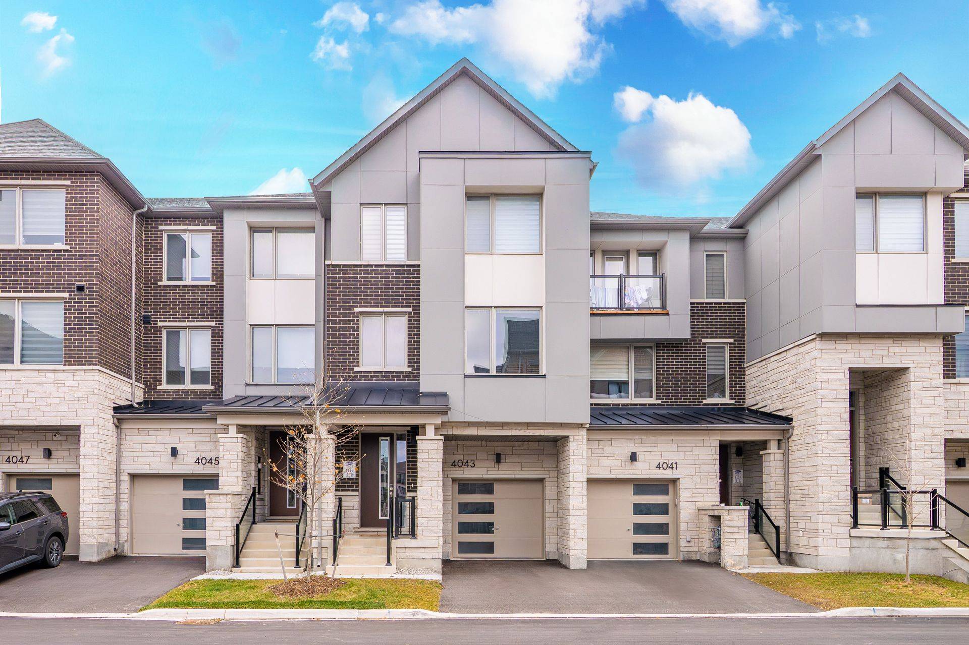 Mississauga, ON L5M 2S8,4043 Saida ST