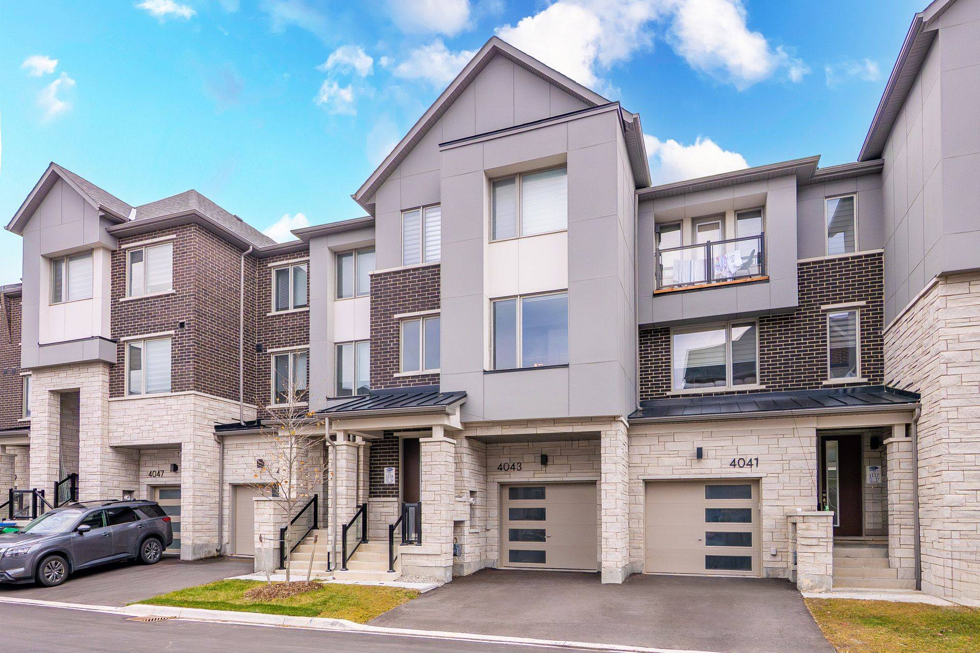 Mississauga, ON L5M 2S8,4043 Saida ST