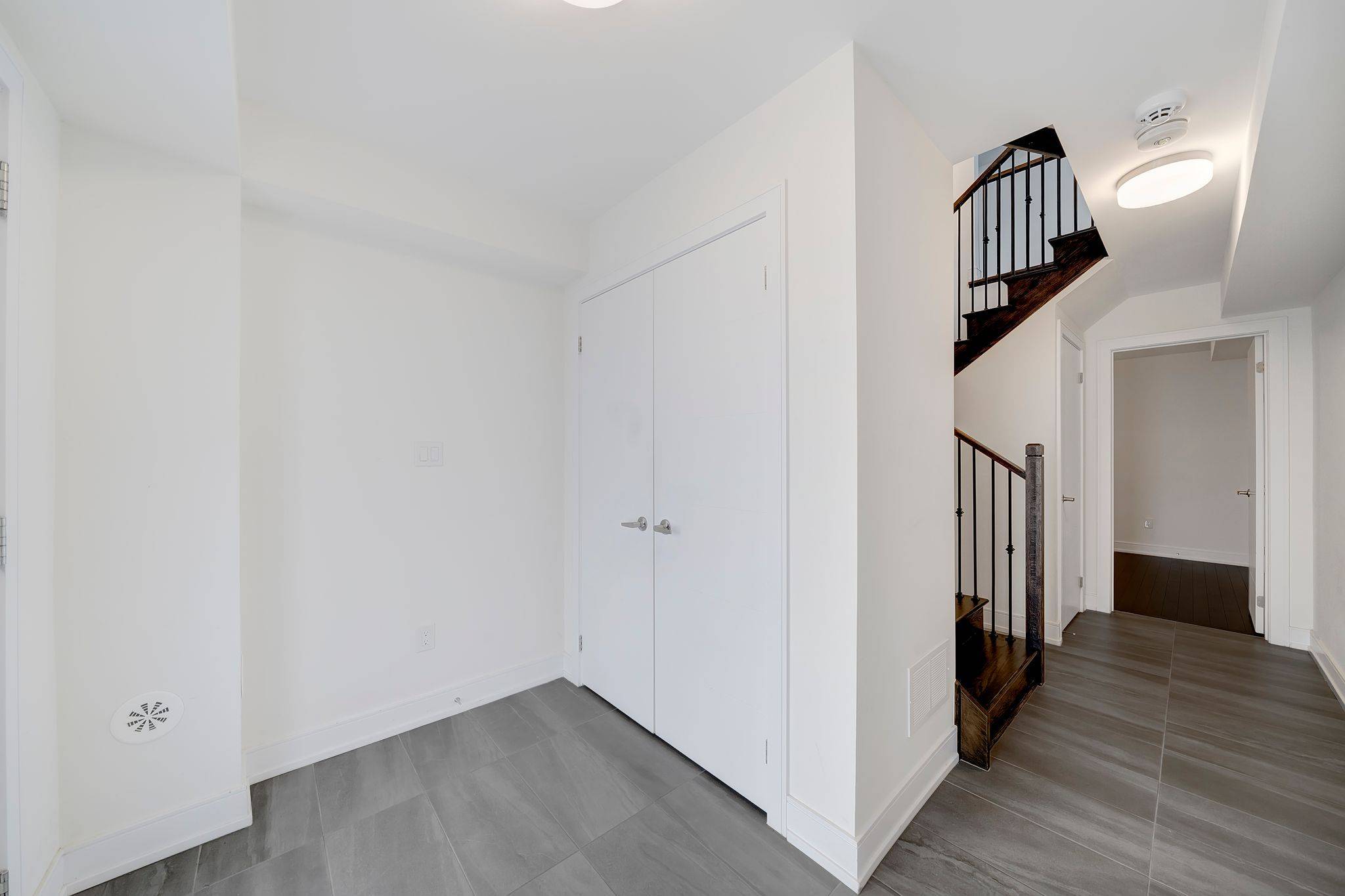 Milton, ON L9E 1L6,1401 Clarriage CT