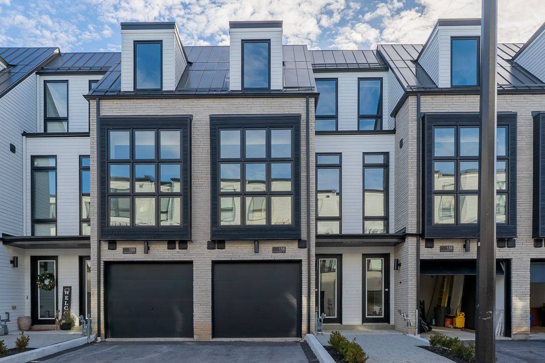 Oakville, ON L6L 0H9,138 EAST ST #3