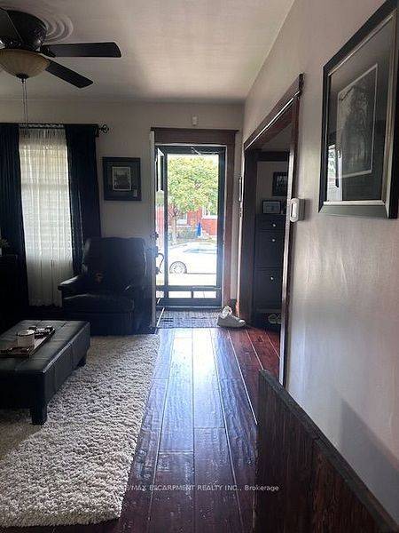 Hamilton, ON L8H 5A4,84 Barons AVE N