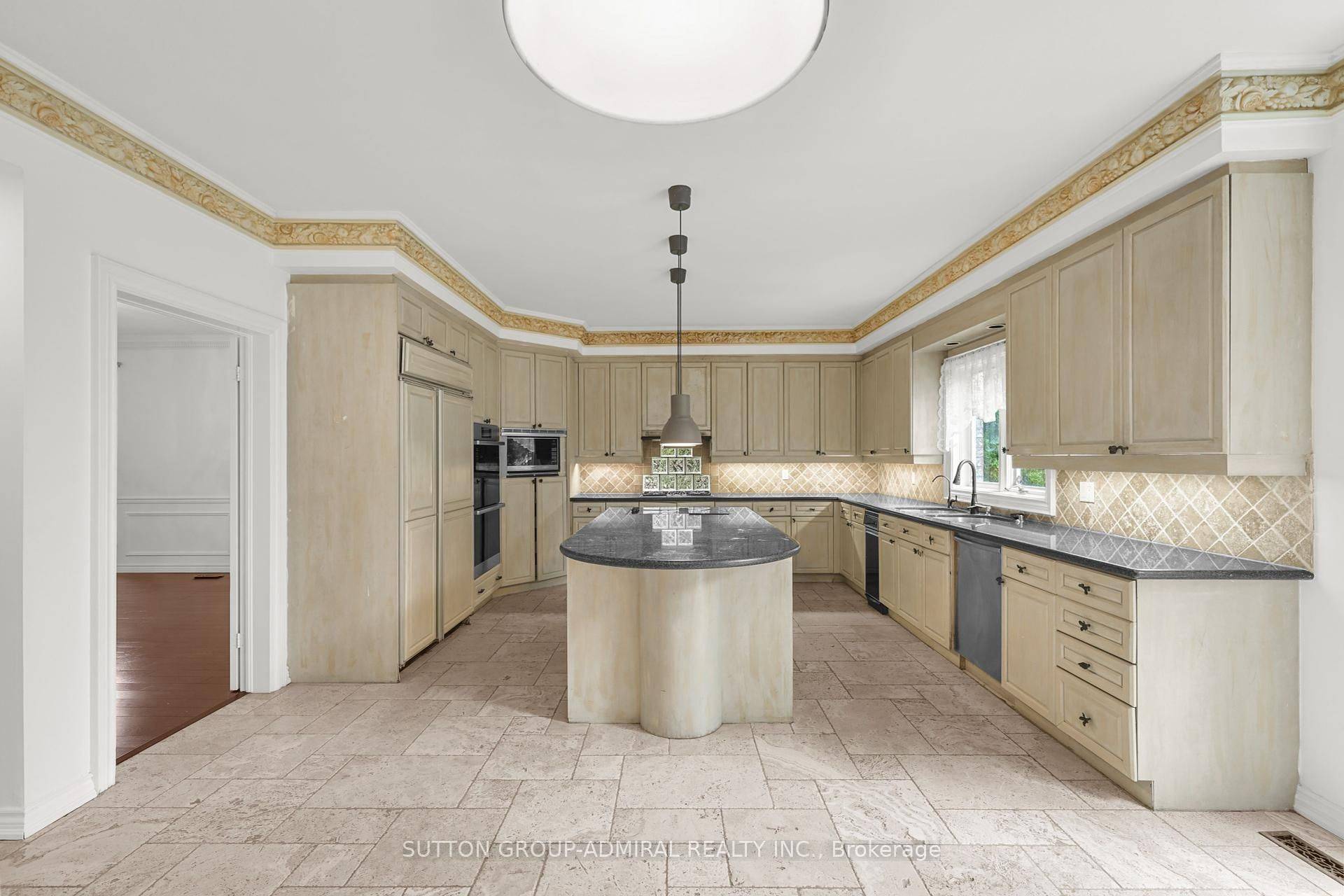 Toronto C12, ON M2L 1Z8,48 Berkindale DR