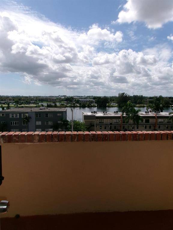 Deerfield Beach, FL 33064,1101 Crystal Lake Dr #608