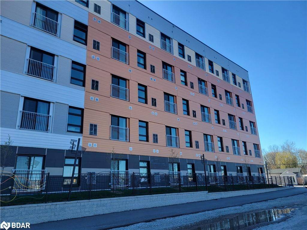 Orillia, ON L3V 8N5,75 Barrie RD #513