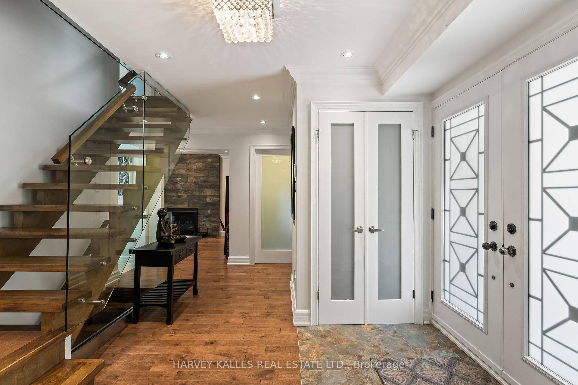 Mississauga, ON L5H 3V4,1268 Cermel DR W