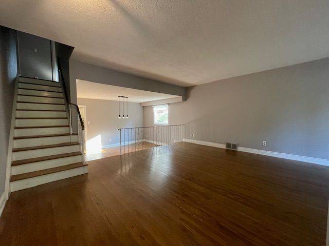 Oakville, ON L6L 1K6,2086 Thornlea DR