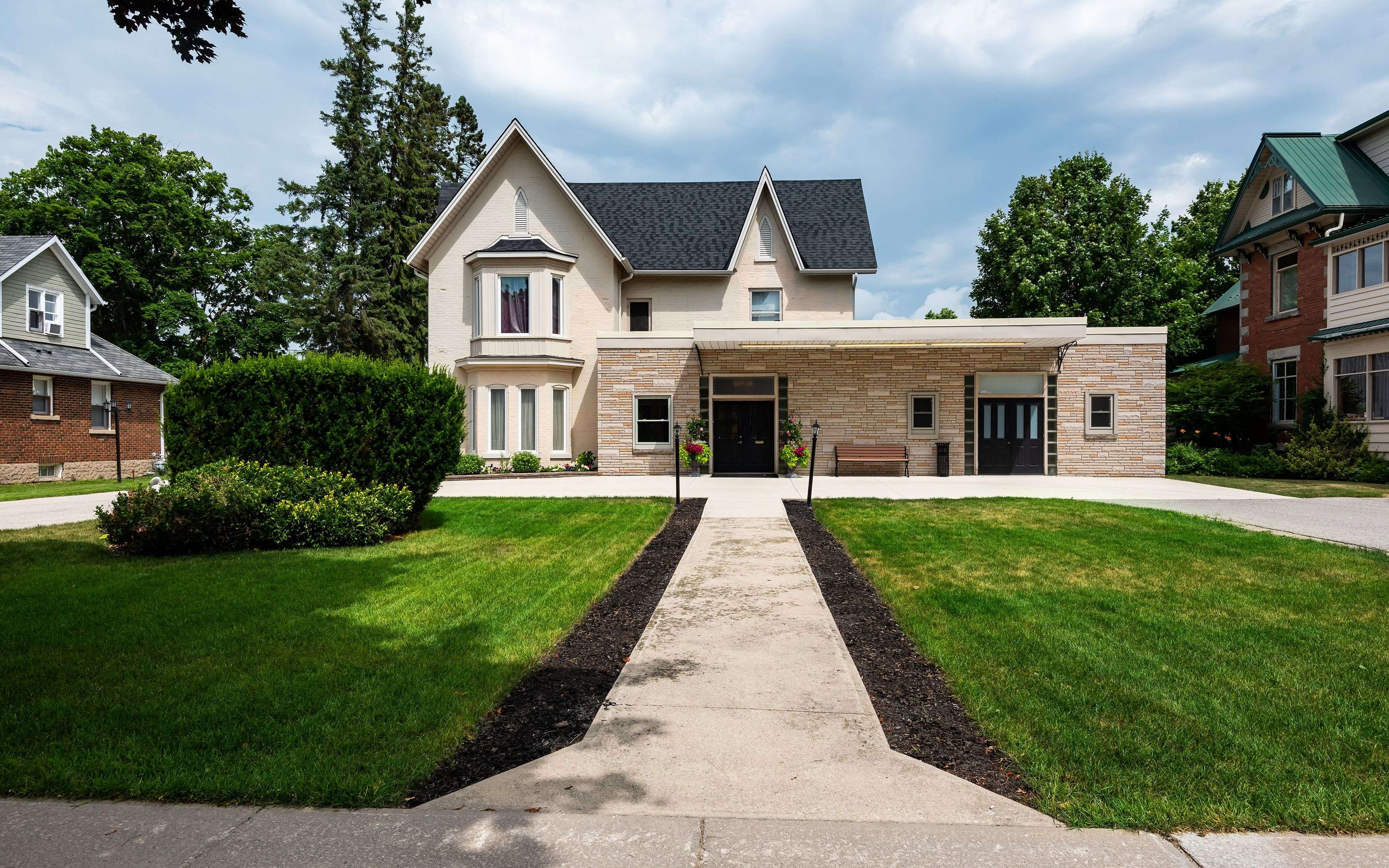 Shelburne, ON L9V 2Y9,318 Main ST E