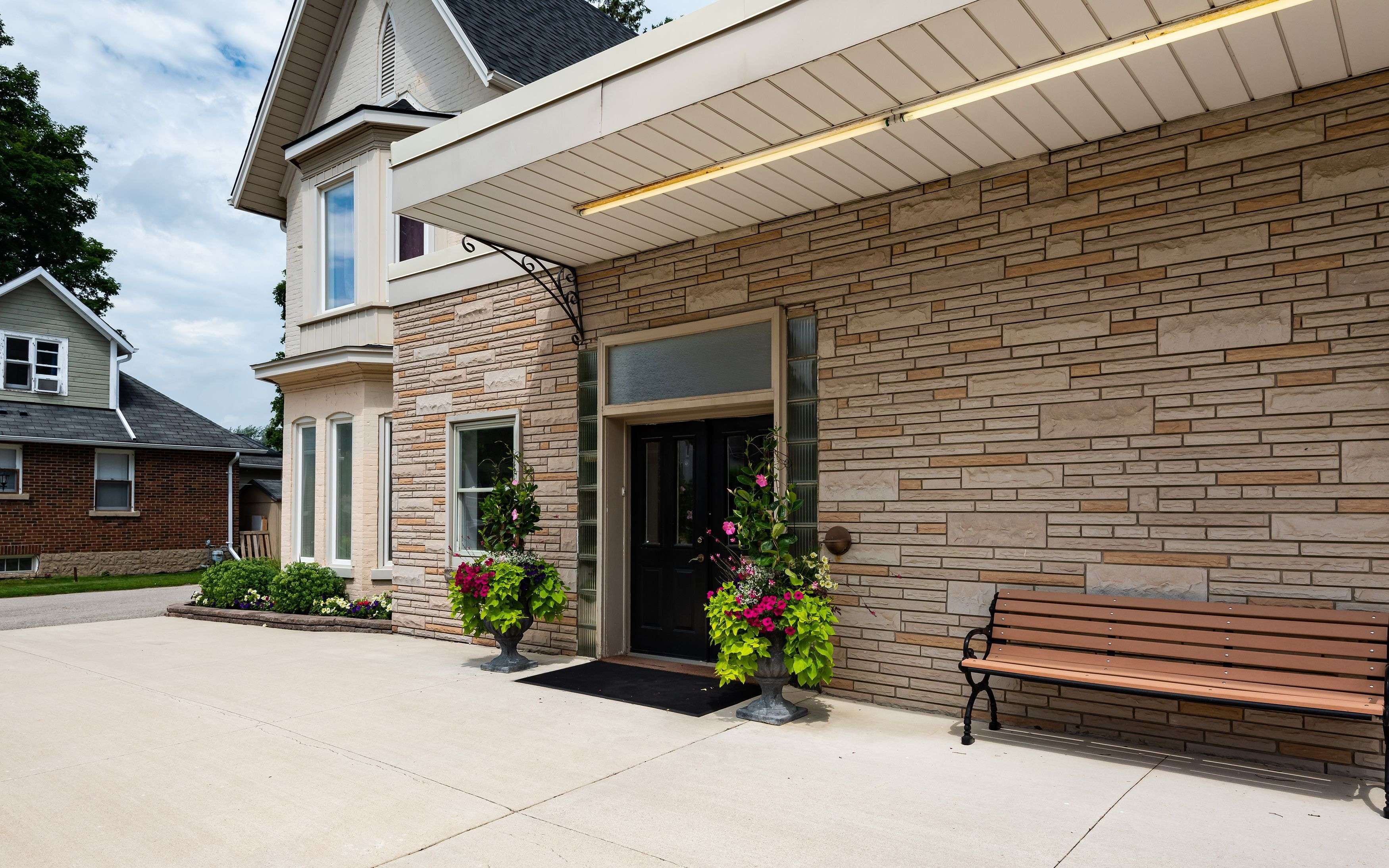 Shelburne, ON L9V 2Y9,318 Main ST E