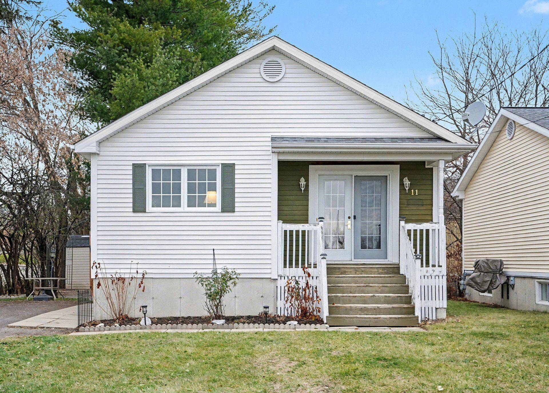 Perth, ON K7H 2W4,11 Queen ST