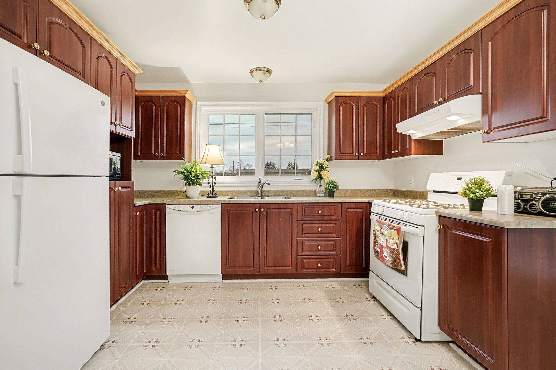 Perth, ON K7H 2W4,11 Queen ST