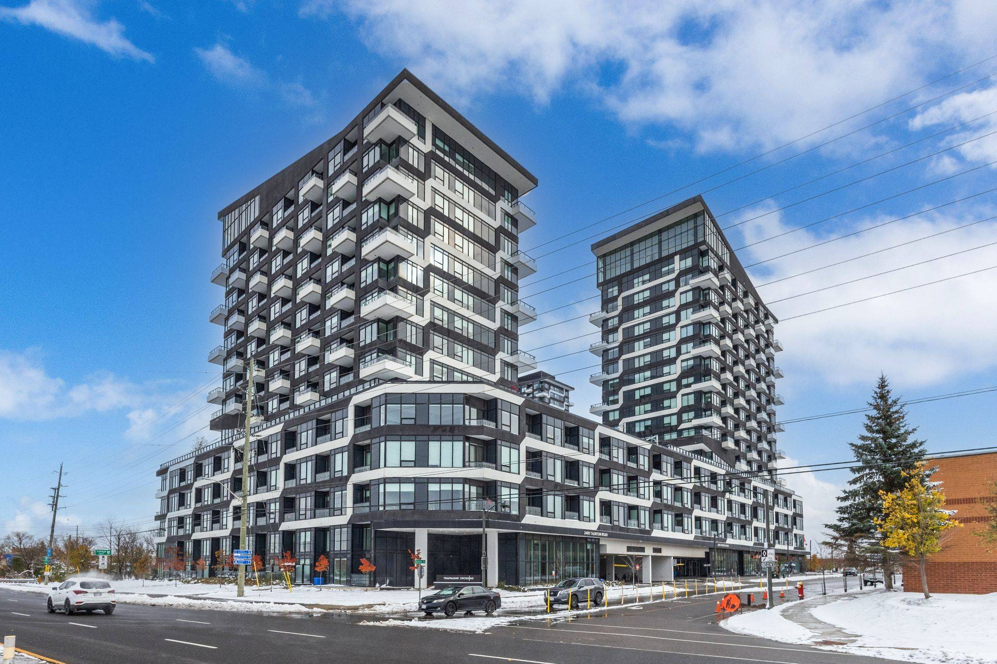 Oakville, ON L6H 3R8,2489 Taunton RD #815