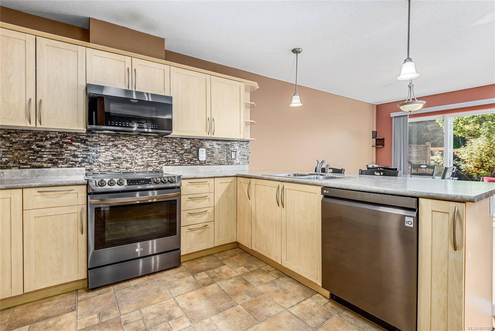 Courtenay, BC V9N 4A4,2728 1st St #40