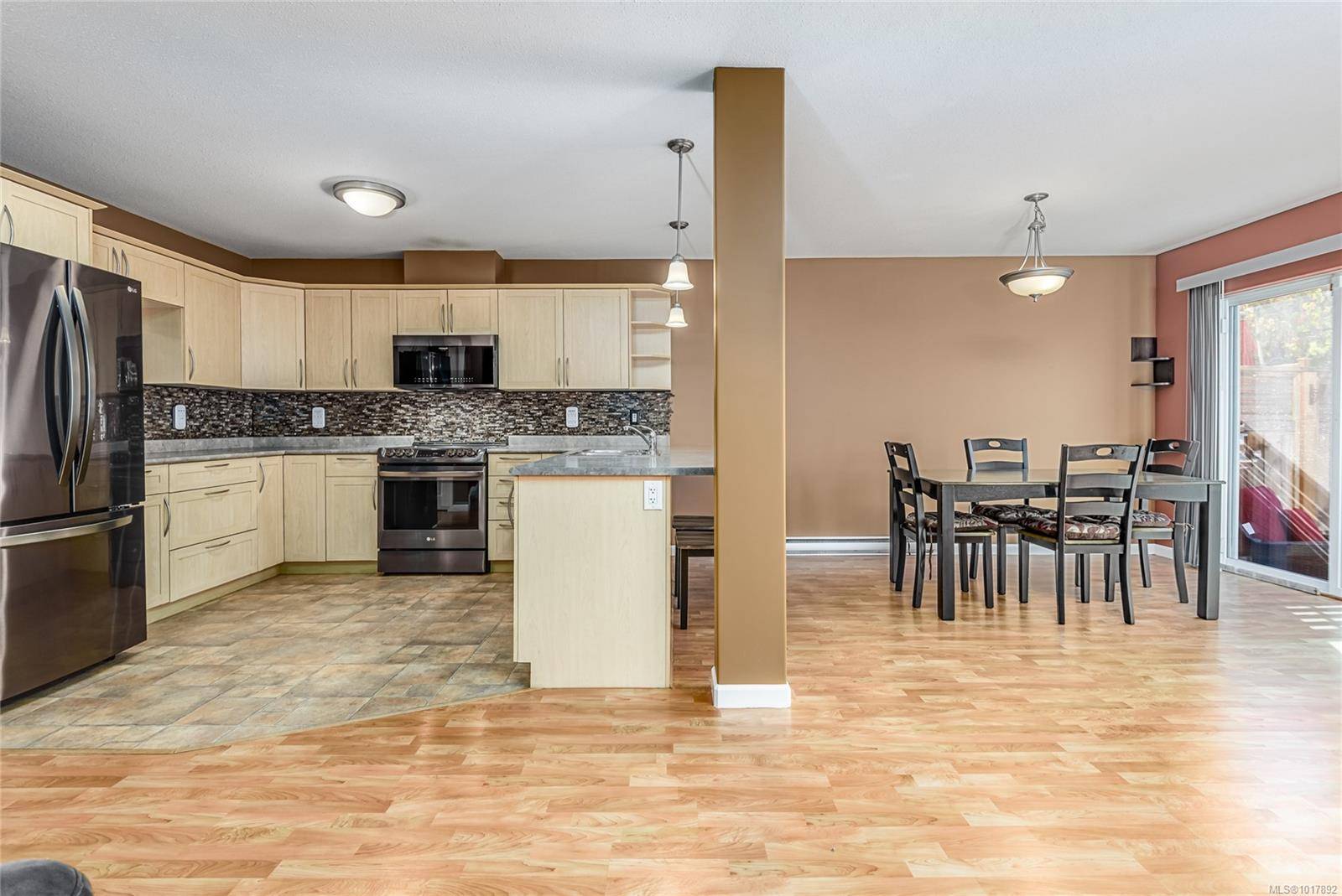 Courtenay, BC V9N 4A4,2728 1st St #40