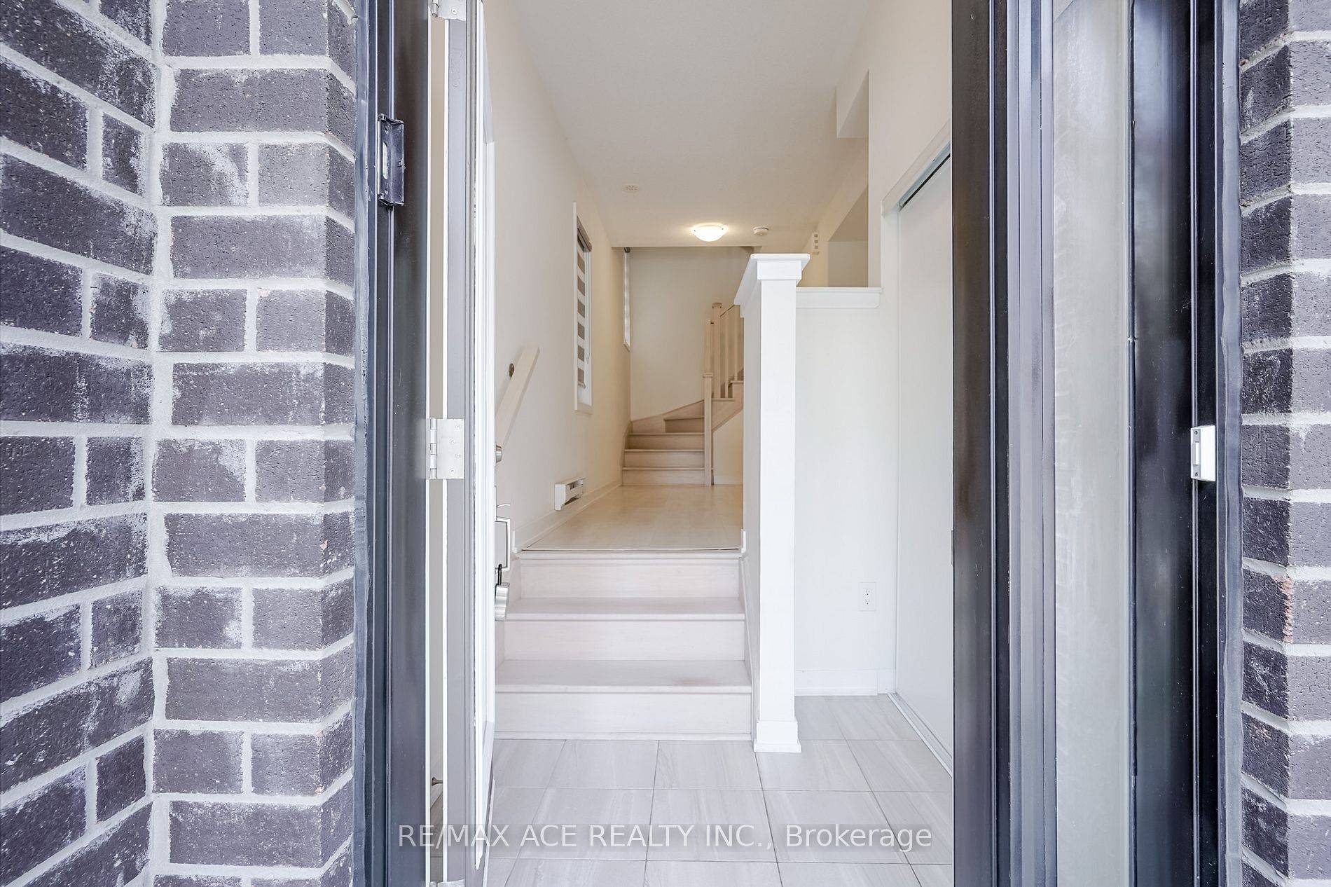 Pickering, ON L1V 0H2,1865 Pickering Pkwy #1501