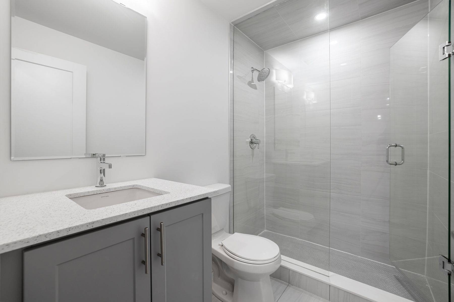 Newmarket, ON L3Y 0H4,20 Lytham Green CIR #28