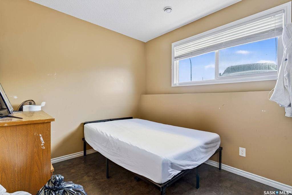 Prince Albert, SK S6V 5Y2,1812/1816 16th STREET W