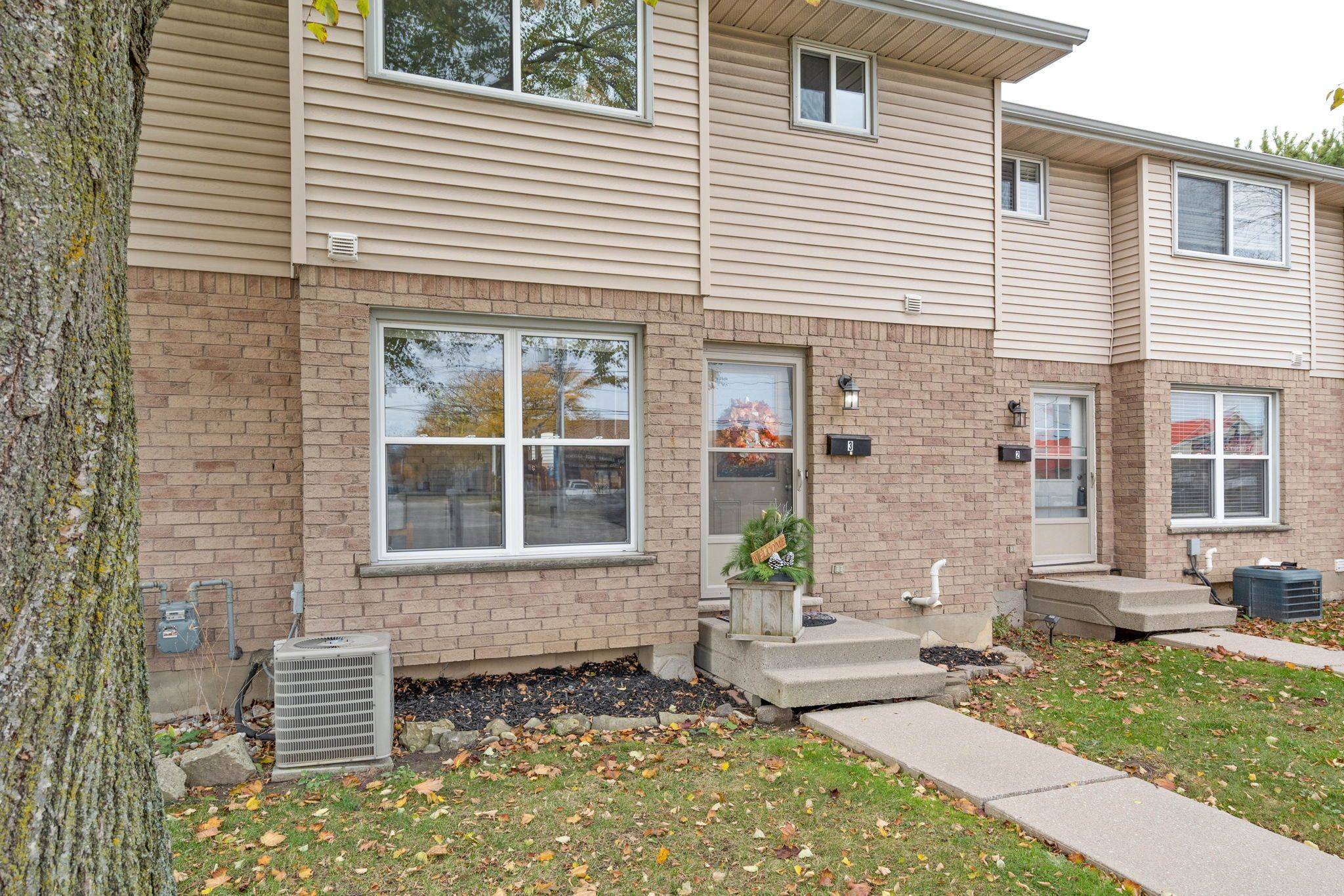 London South, ON N6J 2N7,757 Wharncliffe RD S #3
