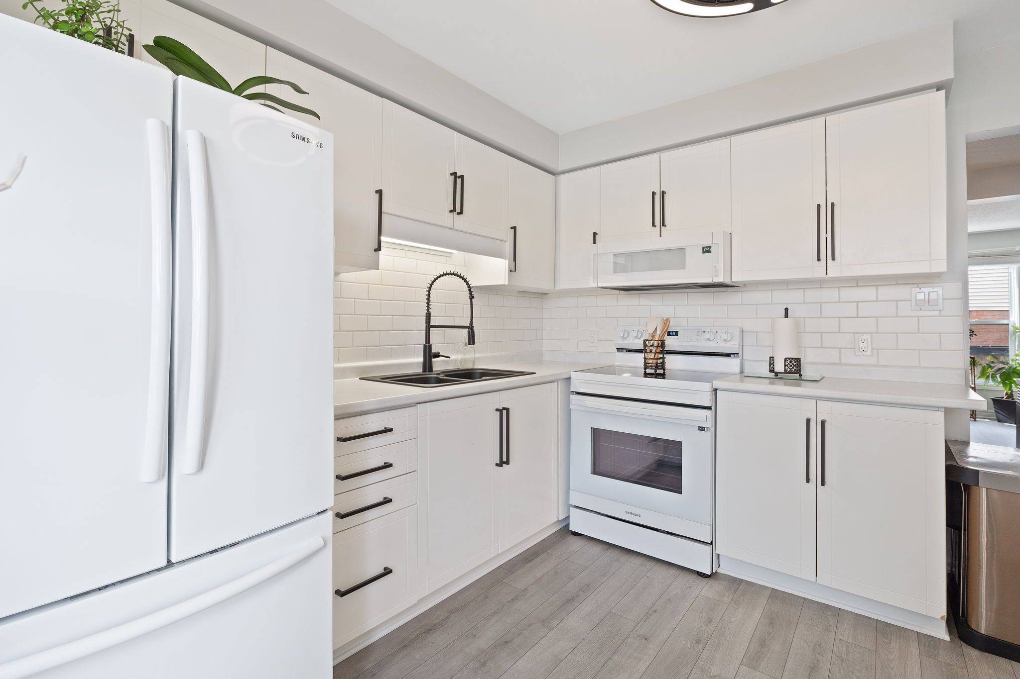 London South, ON N6J 2N7,757 Wharncliffe RD S #3