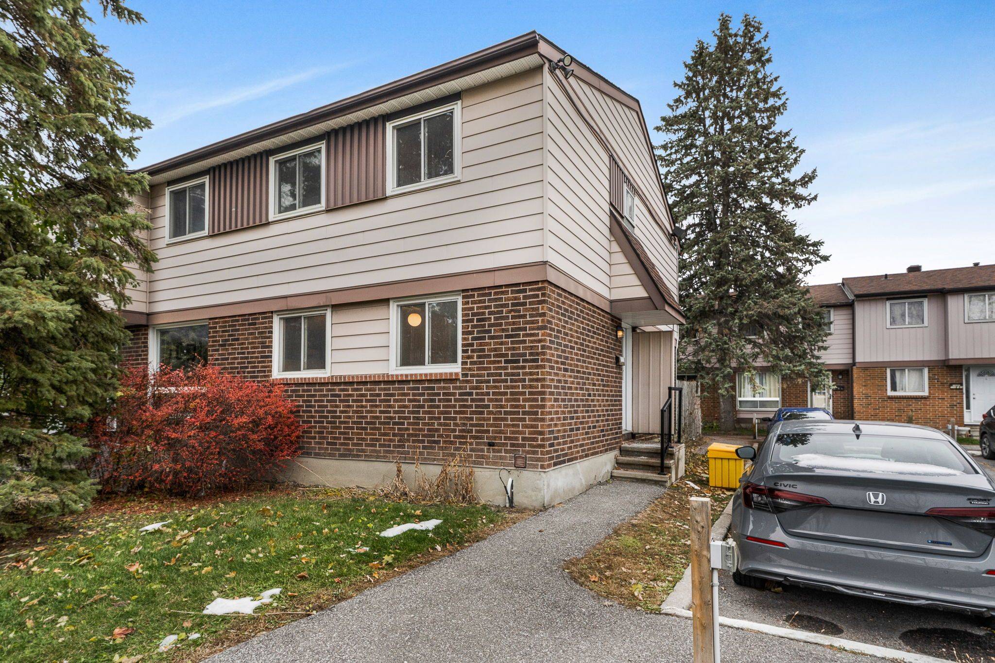 Blackburn Hamlet, ON K1B 4Z7,2276 Orient Park DR #48