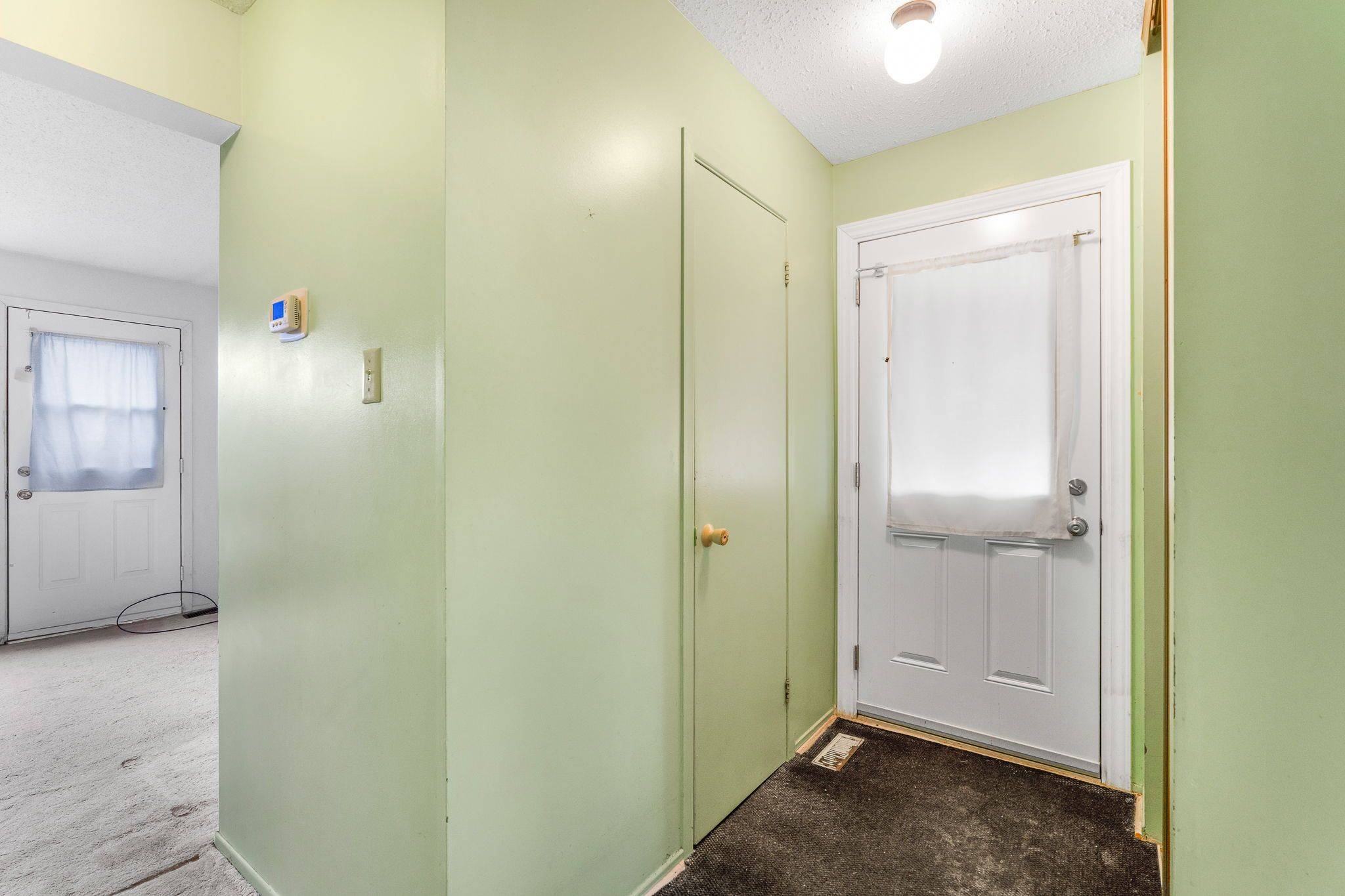 Blackburn Hamlet, ON K1B 4Z7,2276 Orient Park DR #48