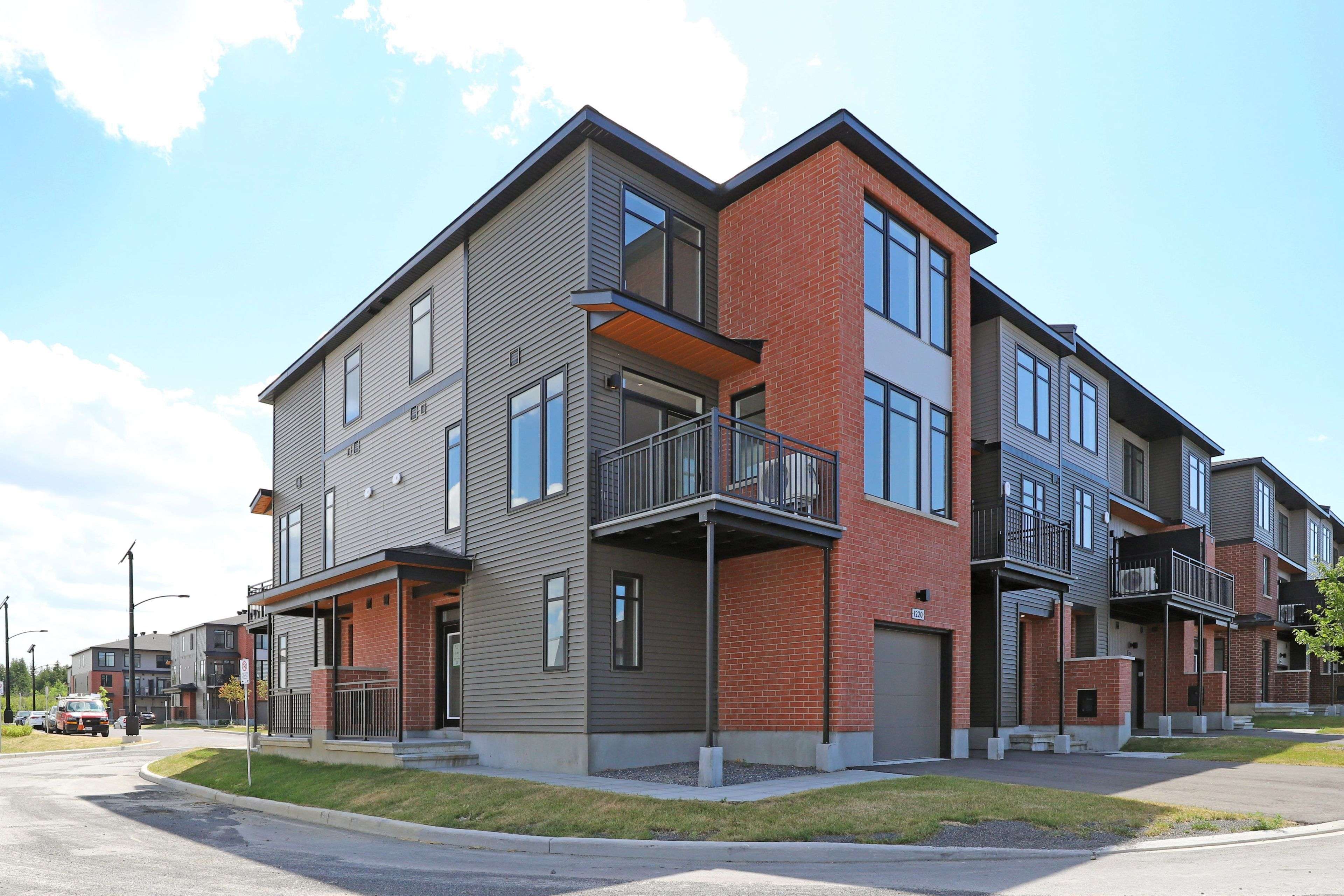 Blossom Park - Airport And Area, ON K1X 0M7,1220 Flycatcher Private