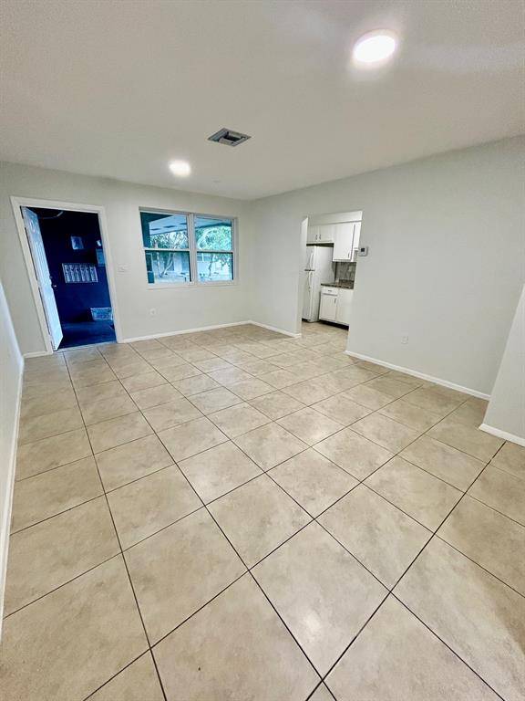 Miramar, FL 33023,7511 Venetian St #3