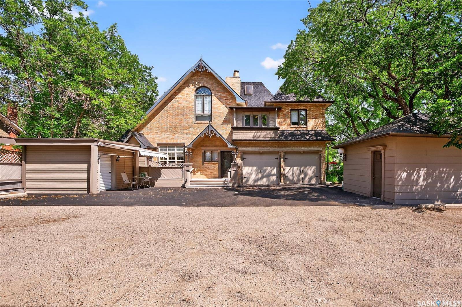 Moose Jaw, SK S6H 2R3,220 Hall STREET W